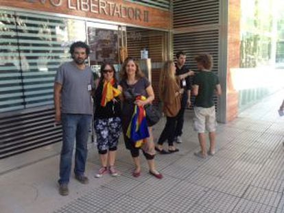 Centenars de persones voten a Buenos Aires sobre el futur de Catalunya