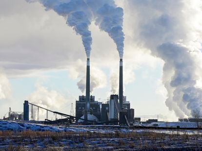 Central eléctrica de carbón en Dakota del Norte (EE UU).