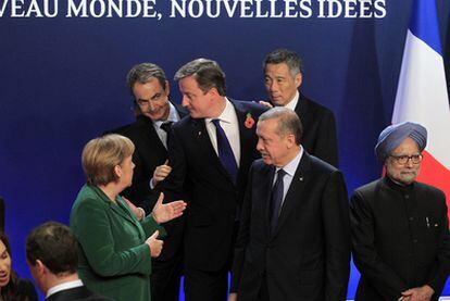 Los mandatarios de Alemania (Merkel), España (Zapatero), Reino Unido (Cameron), Turquía (Erdogan) y Singapur (Lee Hsien Loong) ayer en Cannes.