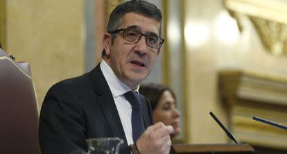 El recién elegido presidente del Congreso, Patxi López, se dirige a los diputados durante la sesión constitutiva de la Cánara baja.