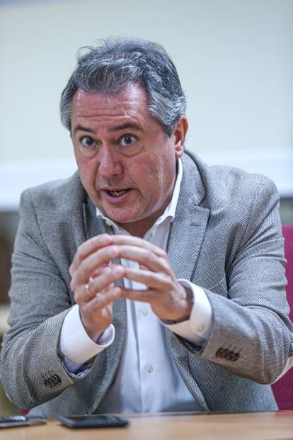 Juan Espadas, durante la entrevista en Sevilla.