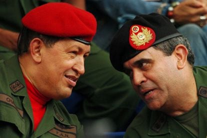 The then president of Venezuela, Hugo Chávez, and Raúl Baduel, defense minister, in an August 2006 image in Caracas.