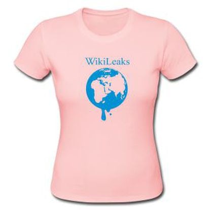 Uno de los diseños de camisetas de la tienda de Wikileaks.