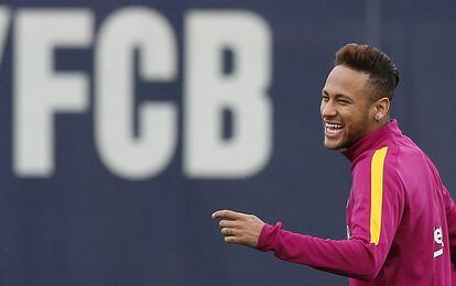 Neymar en el último entrenamiento previo al clásico. 
