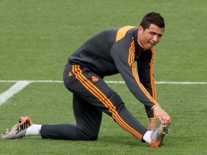 Cristiano Ronaldo, durante el entrenamiento de este martes.