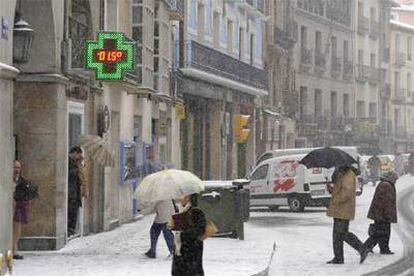 En Huesca, el ayuntamiento ha puesto en marcha un plan de emergencia tras la intensa nevada.