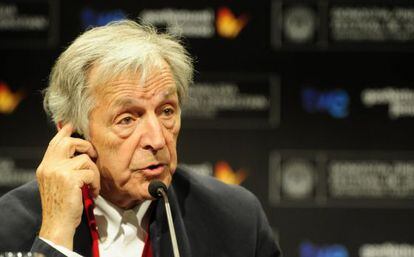 El director Costa-Gavras en la rueda de prensa tras el estreno de 'Le Capital'.