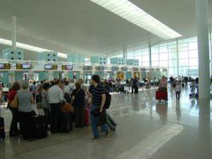 Vista de los mostradores de facturaci&oacute;n del aeropuerto de El Prat.