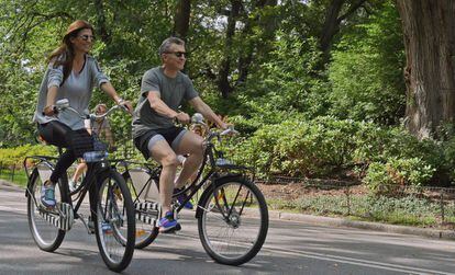 Mauricio Macri y Juliana Awada, durante un paseo en bici por Central Park de Nueva York el pasado mes de septiembre.