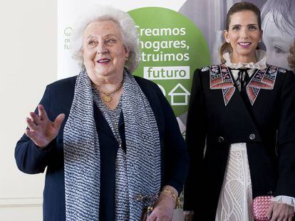 La infanta Pilar de Borbon y, a la derecha, Margarita Vargas, en la presentación del Rastrillo Nuevo Futuro el pasado lunes.