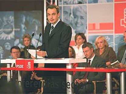 José Luis Rodríguez Zapatero se dirige a los coordinadores y responsables sectoriales que trabajan en el programa electoral.