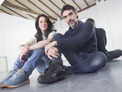 Chlo&eacute; Br&ucirc;l&eacute; y Marco Vargas, en el estudio donde ensayan en Sevilla.