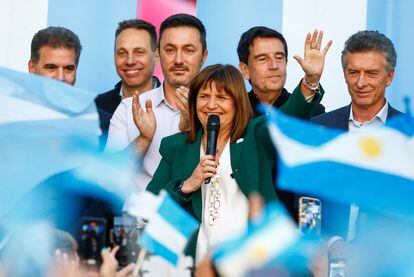 La candidata presidencial de Juntos por el Cambio, Patricia Bullrich, cerraba el jueves su campaña en la periferia de Buenos Aires. 