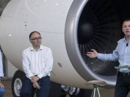 Javier Sánchez Prieto y Luis Gallego, presidentes de Vueling e Iberia, respectivamente, junto al CEO de IAG, Willie Walsh.