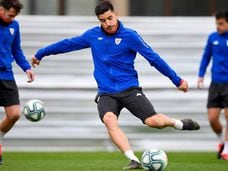 Yuri Berchiche, en un entrenamiento con el Athletic. / AS