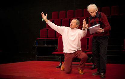 Arturo Fern&aacute;ndez y Albert Boadella, en un ensayo. 