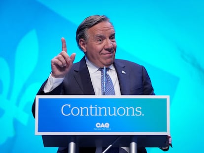 El primer ministro de Quebec, François Legault, habla tras su victoria electoral este lunes por la noche.