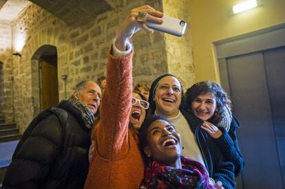 Sor Lucía Caram, amb l'elenc de 'Sister Act'.