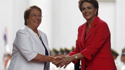 Bachelet (i) y Rousseff, este viernes