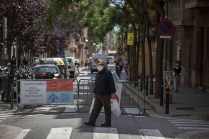 Tall de trànsit al carrer Torrent de l'Olla, a Gràcia, per donar més espai als vianants. 
 