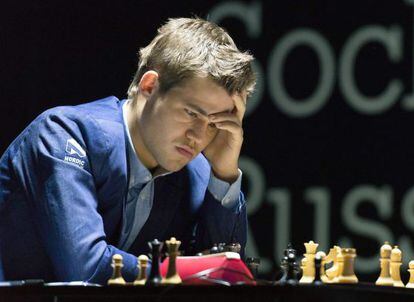 Carlsen, durante la partida decisiva