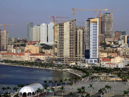 Luanda supera a Hong Kong como la capital con precios más exorbitantes