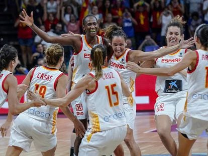 Las jugadoras españolas celebran la medalla de bronce