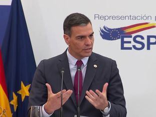 El presidente del Gobierno, Pedro Sánchez, este viernes, en la conferencia de prensa ofrecida en la Representación Permanente de España ante la UE tras su participación en el Consejo Europeo. En vídeo, fragmento de la comparecencia de Sánchez-