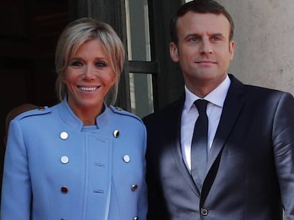 Emmanuel Macron y su esposa, Brigitte Macron.