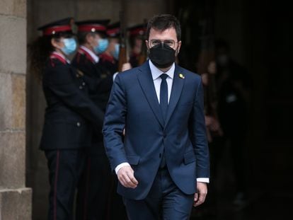 Pere Aragonès abandona el Parlament tras superar la investidura.