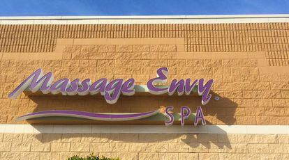 Exterior de un centro de Massage Envy.