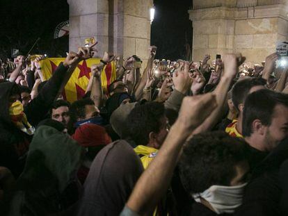 Protestas a las puertas del Parlament por el aniversario del 1-O.