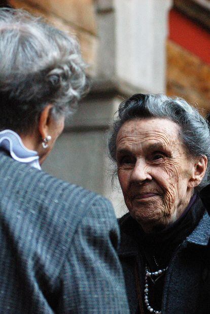 Leonora Carrington y Elena Poniatowska, fotografiadas en México en 2009.