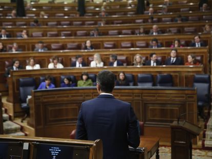 El presidente del Gobierno, Pedro Sánchez, en su escaño el martes en el Congreso.
