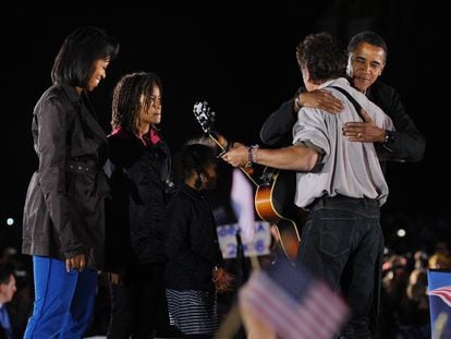 Bruce Springsteen, junto a Obama y su familia en un acto de campaña del expresidente de Estados Unidos,.