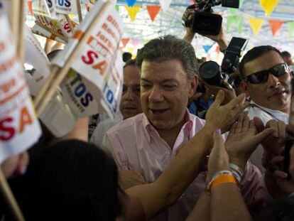 Santos durante un acto de campa&ntilde;a en Cali.