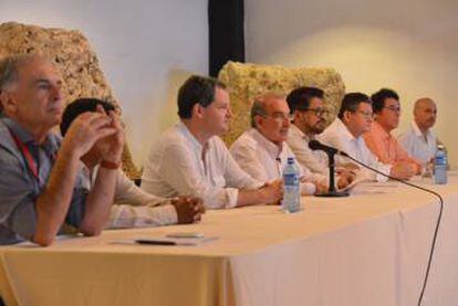 Representantes del Gobierno de Colombia y de las FARC, en La Habana.