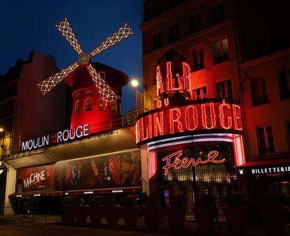 Exterior del Moulin Rouge, en el barrio parisiense de Montmartre.