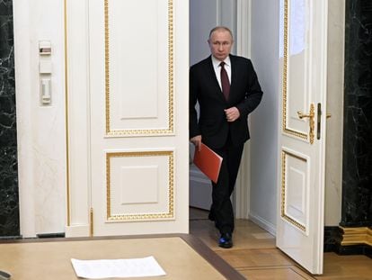 Putin llega a una reunión del Consejo de Seguridad ruso en Moscú, el viernes.