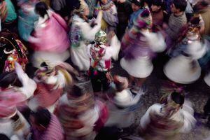 Danzas tradicionales durante la fiesta de la Virgen del Carmen, en Paucartambo(Perú).
