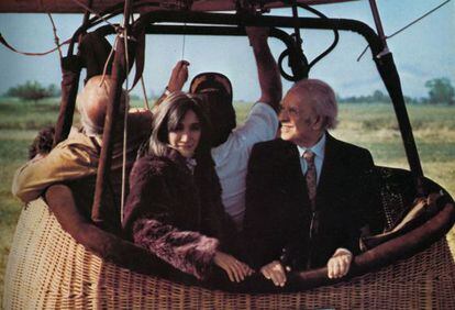 María Kodama y Jorge Luis Borges en su viaje en globo.