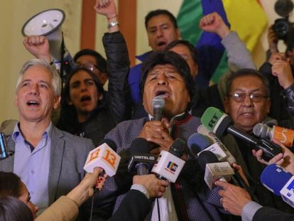 Evo Morales, durante un mensaje este domingo. En vídeo, el presidente de Bolivia confía en el voto rural para evitar una segunda vuelta.