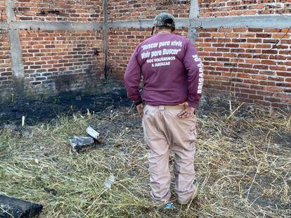 La macrofosa en la que se localizaron 53 bolsas con restos humanos, en la ciudad de Irapuato (México).