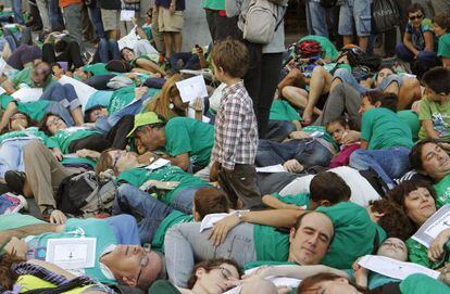 Protesta de profesores en Madrid contra la &quot;muerte&quot; de la Ense&ntilde;anza p&uacute;blica.