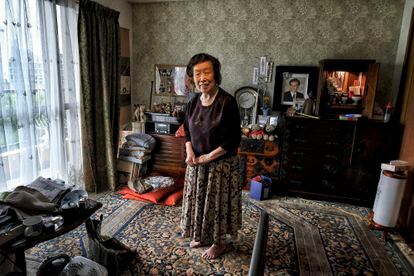 Yamamoto, de 85 años, vivía sola desde la muerte de su marido. Hace tres se instaló en Nagaya Tower para estar acompañada. Ha empezado a dar clases de armónica.
