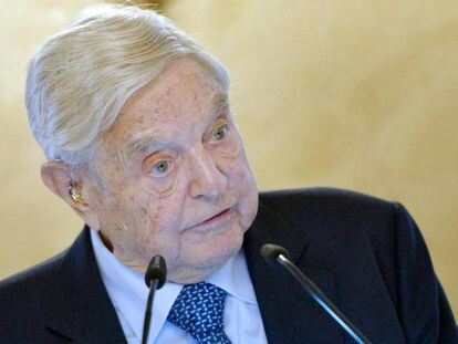 El banquero de inversión y filántropo George Soros da un discurso el 19 de noviembre en Viena.