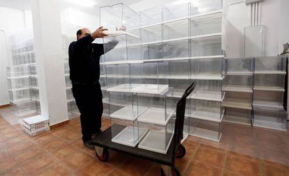 Preparativos para las elecciones generales del 28 de abril en Pamplona.