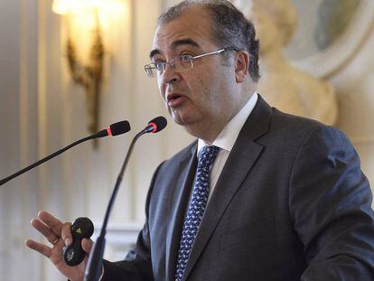 El presidente del Banco Popular, &Aacute;ngel Ron, durante una conferencia este verano en Santander