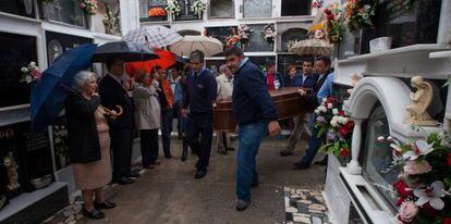 Sepelio en Motril de varias de las víctimas del naufragio.