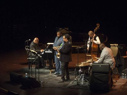 El quinteto liderado por el pianista Kenny Barron, el sabado por la noche en el Jazzaldia, en San Sebastián.